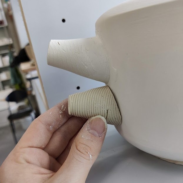 Teekannu joining - assembled teapot air drying
