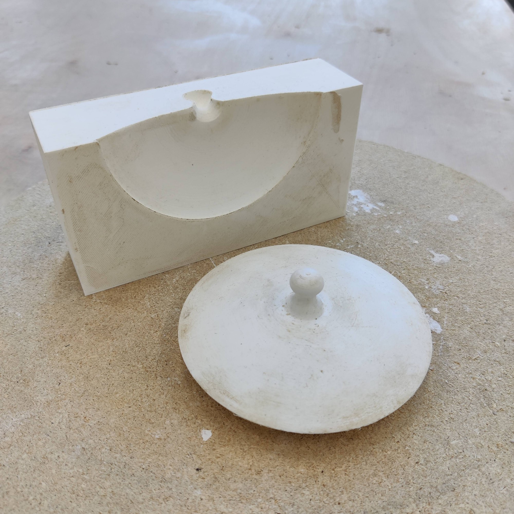 Teekannu lid - cast porcelain lid